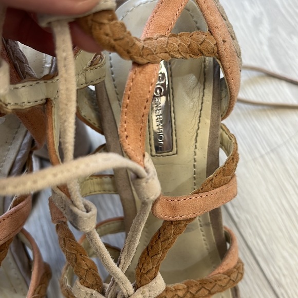 BCBGeneration Leather Lace Up 4” Block Heels—Size 8.5– - Picture 4 of 6